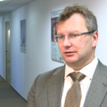 Polacy coraz chętniej kupują ubezpieczenia w bankach