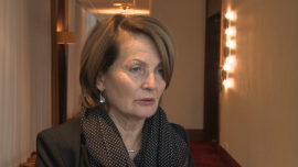 Chojna-Duch: Ustawa o OFE zgodna z konstytucją. To system zbyt kosztowny i ryzykowny dla gospodarki BIZNES, stopy procentowe, OFE, PKB- Proponowane przez rząd zmiany w OFE nie naruszają ustawy zasadniczej – uważa prof. Elżbieta Chojna-Duch, członkini Rady Polityki Pieniężnej. Według niej wdrożenie tych zmian pozwoli ministrowi finansów na spokojną pracę nad racjonalizacją budżetu i ograniczeniem deficytu. W I kwartale przyszłego roku Chojna-Duch liczy na kolejny duży skok we wzroście PKB.