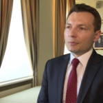 Parlament Europejski pracuje nad obniżeniem opłat za transakcje kartą. Mają spaść poniżej 0,5 proc.