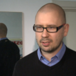 Sklepy internetowe zachęcają do zakupów niskimi cenami, ale w marketach jest więcej promocji