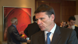 BIZNES, - Wprowadzenie nowej ustawy o odnawialnych źródłach energii, zakładającej wprowadzenie systemu aukcyjnego, to zdaniem inwestorów krok w dobrą stronę. Przed Wielkanocą projekt tej ustawy przyjął rząd. Według osób związanych z branżą potrzebne jest jednak także ustabilizowanie cen certyfikatów z wcześniejszych lat oraz wprowadzenie aukcji na farmy morskie wiatrowe. Najwcześniejszym realnym terminem wejścia w życie ustawy jest koniec 2016 r., Zbigniew Prokopowicz, Polenergia, odnawialne źródła energii, ustawa o OZE, energia Najwcześniejszy realny termin wejścia w życie ustawy o OZE to koniec 2016 r. BIZNES, Zbigniew Prokopowicz, Polenergia, odnawialne źródła energii, ustawa o OZE, energia- Wprowadzenie nowej ustawy o odnawialnych źródłach energii, zakładającej wprowadzenie systemu aukcyjnego, to zdaniem inwestorów krok w dobrą stronę. Przed Wielkanocą projekt tej ustawy przyjął rząd. Według osób związanych z branżą potrzebne jest jednak także ustabilizowanie cen certyfikatów z wcześniejszych lat oraz wprowadzenie aukcji na farmy morskie wiatrowe. Najwcześniejszym realnym terminem wejścia w życie ustawy jest koniec 2016 r.