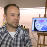 Ponad 2/3 Polaków ma telefon z dostępem do sieci. Internet coraz częściej wygrywa z telewizją