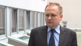 BIZNES, - W drugim kwartale 2014 roku upadły 224 przedsiębiorstwa. To o niemal 20 proc. więcej niż w pierwszych trzech miesiącach roku, choć wciąż nieco mniej niż w drugim kwartale 2013 r. Problemy mają przede wszystkim branża budowlana oraz wrażliwe na koniunkturę hotele i restauracje. Firmom mogłaby pomóc obniżka stóp procentowych, ale Rada Polityki Pieniężnej nie zapowiada takiego kroku., upadłości, firmy, przedsiębiorstwa, KUKE W drugim kwartale upadły 224 przedsiębiorstwa – ponad 18 proc. więcej niż w pierwszym BIZNES, upadłości, firmy, przedsiębiorstwa, KUKE- W drugim kwartale 2014 roku upadły 224 przedsiębiorstwa. To o niemal 20 proc. więcej niż w pierwszych trzech miesiącach roku, choć wciąż nieco mniej niż w drugim kwartale 2013 r. Problemy mają przede wszystkim branża budowlana oraz wrażliwe na koniunkturę hotele i restauracje. Firmom mogłaby pomóc obniżka stóp procentowych, ale Rada Polityki Pieniężnej nie zapowiada takiego kroku.