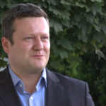 Mimo dynamicznego rozwoju płatności online i mobilnych Polacy wciąż wolą gotówkę