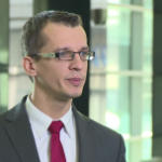 Niewielu pracodawców planuje podwyżki. Konsumentów wspomagają spadki cen