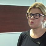 Blisko połowa pracodawców da świąteczne prezenty pracownikom. Najpopularniejsze są bony i paczki