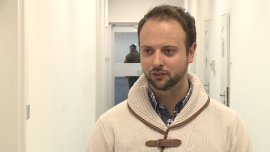 BIZNES, - Wartość rynku internetowych zakupów żywności stanowi zaledwie 0,2 proc. całości sektora spożywczego w Polsce. To wciąż dużo mniej niż w krajach Europy Zachodniej, gdzie nawet 7 proc. obrotów jest generowanych w sieci. Polacy powoli zaczynają jednak dostrzegać zalety wirtualnych platform: brak kolejek przy kasach, dostawę do domu czy wybór produktów trudno dostępnych w sklepach stacjonarnych., żywność, handel e-commerce, przemysł spożywczy, FMCG, Frisco.pl, Gemius E-zakupy żywności wciąż mało popularne. Kupujemy w sieci kilkudziesięciokrotnie mniej niż mieszkańcy Europy Zachodniej BIZNES, żywność, handel e-commerce, przemysł spożywczy, FMCG, Frisco.pl, Gemius- Wartość rynku internetowych zakupów żywności stanowi zaledwie 0,2 proc. całości sektora spożywczego w Polsce. To wciąż dużo mniej niż w krajach Europy Zachodniej, gdzie nawet 7 proc. obrotów jest generowanych w sieci. Polacy powoli zaczynają jednak dostrzegać zalety wirtualnych platform: brak kolejek przy kasach, dostawę do domu czy wybór produktów trudno dostępnych w sklepach stacjonarnych.