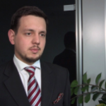 Ropa naftowa znów potanieje. Na stacjach na razie stabilizacja, a nawet podwyżki