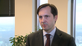 LIFESTYLE, - Tylko co czwarty polski rodzic daje swojemu dziecku kieszonkowe. Zdaniem specjalistów taką praktykę powinni stosować wszyscy rodzice, bowiem regularne wręczanie nawet niewielkich kwot uczy dzieci oszczędzania i rozsądnego gospodarowania pieniędzmi. Z badań wynika, że zdecydowana większość rodziców stosujących praktykę kieszonkowego zauważyła, że ich dzieci bardziej racjonalnie podchodzą do pieniędzy i umieją kontrolować wydatki., nauka oszczędzania, konta bankowe dla dzieci, kieszonkowe Polacy niechętnie dają dzieciom kieszonkowe. Nie wyrabiają w nich nawyku oszczędzania i gospodarowania pieniędzmi LIFESTYLE, nauka oszczędzania, konta bankowe dla dzieci, kieszonkowe- Tylko co czwarty polski rodzic daje swojemu dziecku kieszonkowe. Zdaniem specjalistów taką praktykę powinni stosować wszyscy rodzice, bowiem regularne wręczanie nawet niewielkich kwot uczy dzieci oszczędzania i rozsądnego gospodarowania pieniędzmi. Z badań wynika, że zdecydowana większość rodziców stosujących praktykę kieszonkowego zauważyła, że ich dzieci bardziej racjonalnie podchodzą do pieniędzy i umieją kontrolować wydatki.