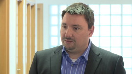 Brak zbiorczej faktury za prąd powstrzymuje klientów przed zmianą sprzedawcy energii BIZNES, energia, sprzedaż, dystrybucja, faktury, zmiana sprzedawcy, prawo energetyczne, wybór dostawcy energii, cena, URE, URE: dostawcy energii, Urząd Regulacji Energetyki- W ciągu pięciu lat wolnego rynku energii blisko 500 tys. odbiorców zmieniło sprzedawcę energii elektrycznej. To niewiele – oceniają przedstawiciele branży i twierdzą, że jedną z przeszkód jest brak kompleksowej faktury za dystrybucję i sprzedaż energii w przypadku zmiany dostawcy. Dziś wypracowany w ramach branży model jest dla firm nieopłacalny, a klienci obawiają się, że będzie zbyt skomplikowany.