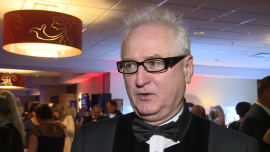 LIFESTYLE, - Polskim przedsiębiorcom brakuje kreatywności w promocji – uważa Mariusz Pujszo. Jego zdaniem są oni nadmiernie przywiązani do klasycznych metod i nie mają pomysłu na to, jak w oryginalny sposób pokazać się potencjalnym klientom. Twierdzi, że to właśnie dzięki pomysłowej promocji na jego galach w Cannes bywają gwiazdy filmowe światowego formatu., Mariusz Pujszo o polskich firmach, kreatywność w biznesie, gala Osobowości i Sukcesy M. Pujszo: Polskie firmy nie potrafią się promować. Brakuje im ciekawych pomysłów LIFESTYLE, Mariusz Pujszo o polskich firmach, kreatywność w biznesie, gala Osobowości i Sukcesy- Polskim przedsiębiorcom brakuje kreatywności w promocji – uważa Mariusz Pujszo. Jego zdaniem są oni nadmiernie przywiązani do klasycznych metod i nie mają pomysłu na to, jak w oryginalny sposób pokazać się potencjalnym klientom. Twierdzi, że to właśnie dzięki pomysłowej promocji na jego galach w Cannes bywają gwiazdy filmowe światowego formatu.