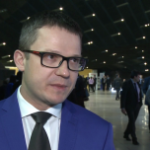 Małe budynki coraz częściej są energooszczędne. Do stworzenia inteligentnych sieci miejskich brakuje jednak infrastruktury i regulacji