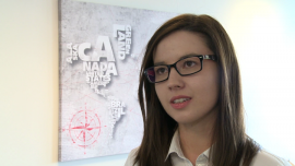 LIFESTYLE, - Blended learning zyskuje coraz większą popularność wśród osób uczących się języków obcych. Metoda ta łączy lekcje przez internet z tradycyjnymi spotkaniami z lektorem. Pozwala ona na zindywidualizowanie nauki i dostosowanie jej do konkretnych potrzeb ucznia, jest jednak znacznie tańsza niż indywidualne kursy z lektorem., e-learning, blended learning, nauka języków przez internet Blended learning, czyli połączenie e-learningu i tradycyjnych lekcji, coraz popularniejszy w nauce języków LIFESTYLE, e-learning, blended learning, nauka języków przez internet- Blended learning zyskuje coraz większą popularność wśród osób uczących się języków obcych. Metoda ta łączy lekcje przez internet z tradycyjnymi spotkaniami z lektorem. Pozwala ona na zindywidualizowanie nauki i dostosowanie jej do konkretnych potrzeb ucznia, jest jednak znacznie tańsza niż indywidualne kursy z lektorem.