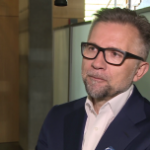 Mężczyźni coraz bardziej interesują się modą. Kupują świadomie i kierują się przede wszystkim jakością