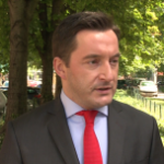 Wakacyjne otwarcie bramek na niektórych autostradach nie rozwiąże problemu ich przepustowości. Należy wprowadzić ogólnopolski system elektronicznego poboru opłat