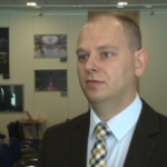 Bilety kolejowe i autobusowe coraz częściej kupowane przez internet. Podróżnych przyciągają promocje cenowe