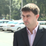 Od soboty będzie można rejestrować auta z kierownicą po prawej stronie. Konieczne będzie dostosowanie innych elementów pojazdu