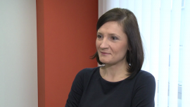 BIZNES, - Nieprofesjonalny list motywacyjny może przekreślić szanse kandydata już na wstępnym etapie rekrutacji. Znaczna część pracowników nie przywiązuje jednak wagi do jego przygotowania. Najczęstszym błędem jest korzystanie z gotowych szablonów, które rekruterzy automatycznie odrzucają. Kandydatom zdarza się również wysłać list motywacyjny z wpisaną nazwą innego pracodawcy., list motywacyjny, proces rekrutacji, dokumenty aplikacyjne Pracownicy nie potrafią pisać listów motywacyjnych. Zbyt często korzystają z szablonów i popełniają błędy BIZNES, list motywacyjny, proces rekrutacji, dokumenty aplikacyjne- Nieprofesjonalny list motywacyjny może przekreślić szanse kandydata już na wstępnym etapie rekrutacji. Znaczna część pracowników nie przywiązuje jednak wagi do jego przygotowania. Najczęstszym błędem jest korzystanie z gotowych szablonów, które rekruterzy automatycznie odrzucają. Kandydatom zdarza się również wysłać list motywacyjny z wpisaną nazwą innego pracodawcy.