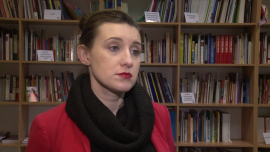 LIFESTYLE, - Ponad połowa Polaków popiera dostęp do antykoncepcji awaryjnej, czyli "pigułki po", dla osób pełnoletnich – wynika z badania TNS Polska. Możliwość kupienia takiej pigułki bez recepty od zeszłego roku mają kobiety, które ukończyły 15 lat. Resort zdrowia rozważa jednak możliwość wycofania preparatu ze sprzedaży lub zakaz jego sprzedaży bez recepty. Ograniczona dostępność może skłonić kobiety do sięgania po leki z nielegalnych źródeł lub zwiększyć liczbę nielegalnych aborcji – alarmują ginekolodzy., tabletka, antykoncepcja, zabezpieczenie, ministerstwo zdrowia Ministerstwo Zdrowia rozważa wprowadzenie zakazu sprzedaży "pigułki po" bez recepty LIFESTYLE, tabletka, antykoncepcja, zabezpieczenie, ministerstwo zdrowia- Ponad połowa Polaków popiera dostęp do antykoncepcji awaryjnej, czyli "pigułki po", dla osób pełnoletnich – wynika z badania TNS Polska. Możliwość kupienia takiej pigułki bez recepty od zeszłego roku mają kobiety, które ukończyły 15 lat. Resort zdrowia rozważa jednak możliwość wycofania preparatu ze sprzedaży lub zakaz jego sprzedaży bez recepty. Ograniczona dostępność może skłonić kobiety do sięgania po leki z nielegalnych źródeł lub zwiększyć liczbę nielegalnych aborcji – alarmują ginekolodzy.