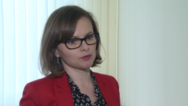 LIFESTYLE, - Czas przeżycia urządzeń elektronicznych w dużej mierzy zależy od ich właścicieli, w szczególności od sposobu, w jaki je przechowuje i przewozi. Smartfony, tablety czy laptopy najlepiej trzymać w futerałach ochronnych, które zabezpieczają przed zarysowaniem czy rozbiciem na skutek upadku. Eksperci zalecają też regularne czyszczenie oraz unikanie całkowitego rozładowania akumulatorów., urządzenia elektroniczne, przechowywanie gadżetów elektronicznych, czyszczenie smartfonów Regularne czyszczenie smartfonów i tabletów może przedłużyć ich żywotność. Pomocne jest także odpowiednie przechowywanie LIFESTYLE, urządzenia elektroniczne, przechowywanie gadżetów elektronicznych, czyszczenie smartfonów- Czas przeżycia urządzeń elektronicznych w dużej mierzy zależy od ich właścicieli, w szczególności od sposobu, w jaki je przechowuje i przewozi. Smartfony, tablety czy laptopy najlepiej trzymać w futerałach ochronnych, które zabezpieczają przed zarysowaniem czy rozbiciem na skutek upadku. Eksperci zalecają też regularne czyszczenie oraz unikanie całkowitego rozładowania akumulatorów.