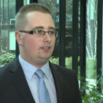 Kredyty gotówkowe tanie jak nigdy. Jednak tylko te zaciągane na dłuższy okres