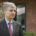 Coraz więcej internautów kupuje online przez smartfony. Rynek płatności mobilnych ma przed sobą świetlaną przyszłość