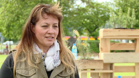 LIFESTYLE, - W ciągu jednego roku 1 mkw. liści drzew może wyprodukować od 0,5 kg do około 1 kg czystego tlenu, a to oznacza, że już nawet niewielka roślina ma ogromne znaczenie dla środowiska. Drzewa oczyszczają także powietrze z gazów i pyłów, poprawiają jakość wód podziemnych i zwiększają bioróżnorodność. Właśnie na roli drzew skupia się tegoroczna akcja Żywiec Zdrój „Po stronie natury”., "Po stronie natury", program, kampania, akcja, środowisko, drzewa, ekologia Drzewa produkują 26 mln ton tlenu. Zaspokaja to zapotrzebowanie na tlen połowy ludzi na świecie LIFESTYLE, "Po stronie natury", program, kampania, akcja, środowisko, drzewa, ekologia- W ciągu jednego roku 1 mkw. liści drzew może wyprodukować od 0,5 kg do około 1 kg czystego tlenu, a to oznacza, że już nawet niewielka roślina ma ogromne znaczenie dla środowiska. Drzewa oczyszczają także powietrze z gazów i pyłów, poprawiają jakość wód podziemnych i zwiększają bioróżnorodność. Właśnie na roli drzew skupia się tegoroczna akcja Żywiec Zdrój „Po stronie natury”.