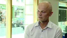 Rządowa nowela ustawy o odnawialnych źródłach energii może spowodować utratę szans na 70 tys. nowych miejsc pracy BIZNES, OZE, OZE w Sejmie, OZE w Polsce, odnawialne źródła energii, energetyka rozproszona, nowelizacja ustawy, Ministerstwo Rozwoju, Greenpeace, Mateusz Morawiecki- Obecnie 250 krajowych przedsiębiorstw, które wytwarzają urządzenia dla energetyki odnawialnej i eksportuje, bardzo rozwinęło działalność w ostatnich latach. Wdrożenie nowelizacji ustawy o OZE w kształcie przygotowanym przez Ministerstwo Energetyki grozi im bankructwem, a gospodarce – utratą szans na powstanie 70 tys. nowych miejsc pracy. Cofa także Polskę na pozycję importera takich urządzeń. Branża zabiega o wsparcie wicepremiera Mateusza Morawieckiego.