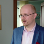 Polacy coraz częściej wybierają wina musujące. Napoje z wyższej półki cenowej zastępują trunki wysokoprocentowe