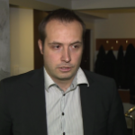 Konsumenci coraz częściej wybierają słabsze i smakowe alkohole. Chętnie sięgają po nowości polecane przez znajomych