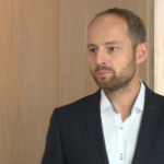 Aplikacje mobilne w komunikacji miejskiej coraz popularniejsze. Pasażerowie wyszukują w ten sposób połączenia, kupują bilety, zamawiają taksówki