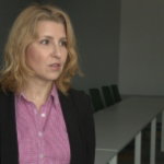 Polacy nie chcą się zapożyczać na organizację świąt. Często jednak z opóźnieniem opłacają grudniowe rachunki i raty