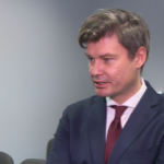 Raport WEI: Inwestycje zagraniczne w Polsce hamują. Niepewna sytuacja w kraju zaczyna odstraszać zagraniczny kapitał