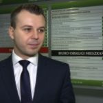 Coraz więcej urzędów wdraża płatności mobilne. Za wydanie dokumentów i rejestrację pojazdu można już zapłacić smartfonem