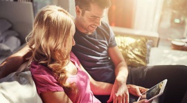 Polacy z regularną spłatą rat w 2016 roku LIFESTYLE, Finanse - W 2016 roku Polacy najczęściej korzystali z zakupów na raty, a przy tym regularnie spłacali swoje zobowiązania – wynika z najnowszego raportu „Sytuacja materialna Polaków” , zrealizowanego na zlecenie Lindorff SA.