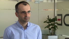 BIZNES, - Informatyzacja polskiej służby zdrowia przyspiesza. W ciągu trzech najbliższych lat do obiegu wejdą obowiązkowe elektroniczne zwolnienia lekarskie, e-recepty oraz e-skierowania. W 2019 roku ma wejść w życie elektroniczna dokumentacja, a pacjenci zyskają dostęp do swoich danych medycznych online. Szpitale i placówki służby zdrowia czeka w najbliższych latach cyfrowa rewolucja., medycyna, służba zdrowia, cyfryzacja służby zdrowia, NFZ, Ministerstwo Zdrowia, IT, technologie, chmura, farmacja, zdrowie, innowacje, Atende Medica, elektroniczne zwolnienia, rynek pracy, L$, e-recepty, informatyzacja służby zdrowia Szpitale i przychodnie czeka w najbliższych latach cyfrowa rewolucja. Elektroniczne skierowania oraz recepty usprawnią i przyspieszą obsługę pacjentów BIZNES, medycyna, służba zdrowia, cyfryzacja służby zdrowia, NFZ, Ministerstwo Zdrowia, IT, technologie, chmura, farmacja, zdrowie, innowacje, Atende Medica, elektroniczne zwolnienia, rynek pracy, L$, e-recepty, informatyzacja służby zdrowia- Informatyzacja polskiej służby zdrowia przyspiesza. W ciągu trzech najbliższych lat do obiegu wejdą obowiązkowe elektroniczne zwolnienia lekarskie, e-recepty oraz e-skierowania. W 2019 roku ma wejść w życie elektroniczna dokumentacja, a pacjenci zyskają dostęp do swoich danych medycznych online. Szpitale i placówki służby zdrowia czeka w najbliższych latach cyfrowa rewolucja.