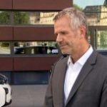 Elektryczne samochody i nowe technologie mogą rozwiązać problemy drogowe polskich miast. Trendy wyznaczają europejskie metropolie