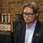 Blisko 70 proc. Polaków kupuje kawę na stacjach benzynowych. Coraz częściej to dobrej jakości napój z dodatkami jak z kawiarni