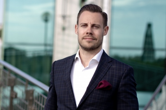 Ile powinniśmy mieć oszczędności w wieku 20, 30, 40, 50 i 60 lat? LIFESTYLE, Finanse - Oszczędności rodzimych gospodarstw domowych systematycznie rosną. Ile tak naprawdę powinniśmy oszczędzać znajdując się w danym przedziale wiekowym i dlaczego konsolidacja zobowiązań pomoże nam w pomnażaniu oszczędności?