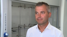 BIZNES, - Ograniczenie toksyczności preparatów przeciwnowotworowych może być kluczem do skutecznego leczenia, które zwykle trwa przez długi czas. Nad nowoczesnym systemem transportu leków, który doprowadzi cząsteczkę leku do komórek nowotworowych, oszczędzając po drodze te zdrowe, pracuje polska spółka NanoGroup. Do końca roku chce zadebiutować na giełdzie i pozyskać środki finansowe między innymi na badania w prowadzonych projektach., biotechnologia, leki onkologiczne, choroby nowotworowe, NanoGroup, NanoVelos, Marek Borzestowski, dr Adam Kiciak Leczenie nowotworów może być mniej toksyczne. Polska spółka pracuje nad innowacyjnym systemem transportu leków BIZNES, biotechnologia, leki onkologiczne, choroby nowotworowe, NanoGroup, NanoVelos, Marek Borzestowski, dr Adam Kiciak- Ograniczenie toksyczności preparatów przeciwnowotworowych może być kluczem do skutecznego leczenia, które zwykle trwa przez długi czas. Nad nowoczesnym systemem transportu leków, który doprowadzi cząsteczkę leku do komórek nowotworowych, oszczędzając po drodze te zdrowe, pracuje polska spółka NanoGroup. Do końca roku chce zadebiutować na giełdzie i pozyskać środki finansowe między innymi na badania w prowadzonych projektach.