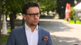 Fake newsy coraz bardziej wpływają na biznes. Aby chronić wizerunek, firmy zmuszone do monitorowania informacji na swój temat