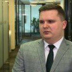 Polacy coraz częściej lokują swoje pieniądze w produkty inne niż lokaty bankowe. Liczy się zysk, ale też bezpieczeństwo