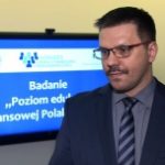 Prawie połowa Polaków wysoko ocenia swoją wiedzę o finansach. Największe braki dotyczą podatków i cyberbezpieczeństwa