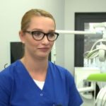 70 proc. Polaków choruje na paradontozę. Nieleczona może prowadzić do utraty zębów i chorób serca