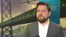 Udział kobiet w nowych technologiach wciąż za niski. Citi chce podwoić ich liczbę w działach IT w Polsce w ciągu trzech lat BIZNES, IT Citi Service Center, kobiety w IT, kobiety w nowych technologiach, zatrudnienie kobiet- W Citibank Europe PLC, czyli w warszawskim centrum usług biznesowych Citi, kobiety stanowią 16 proc. kadr z 1 200 pracowników działów IT, ale organizacja chce w ciągu najbliższych 3 lat podwoić ten odsetek. Poszukuje kandydatek praktycznie w każdym obszarze – począwszy od analityków, poprzez specjalistów, aż po stanowiska menadżerskie w Polsce i Europie. Według raportu „Women in Digital Age” Komisji Europejskiej tylko 13 proc. kobiet, które kończą kierunki informatyczne i technologiczne, podejmuje pracę w swojej branży. To 2 pkt proc. mniej niż jeszcze 7 lat temu. Udział kobiet w sektorze cyfrowym nie zmienił się znacząco w ciągu ostatnich dekad.