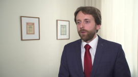 Polacy chętnie inwestują w złoto i nieruchomości. Przez zwyżki cen inwestorzy szukają jednak alternatywy