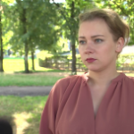 Polacy jedzą lody na potęgę. W upalne dni najchętniej sięgają po lody na patyku