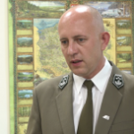 Leśnicy w całej Polsce walczą z zalewem śmieci. Wyrzucamy wszystko: zepsutą żywność, opony, gruz, a nawet dokumenty