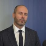 Od lutego Polacy wycofali z depozytów ponad 64 mld zł. Wciąż jednak obawiają się bardziej ryzykownego inwestowania