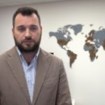 Otwarcie sklepów i galerii handlowych pozwoli gospodarce złapać oddech. Gastronomia i turystyka muszą czekać na szczepionkę